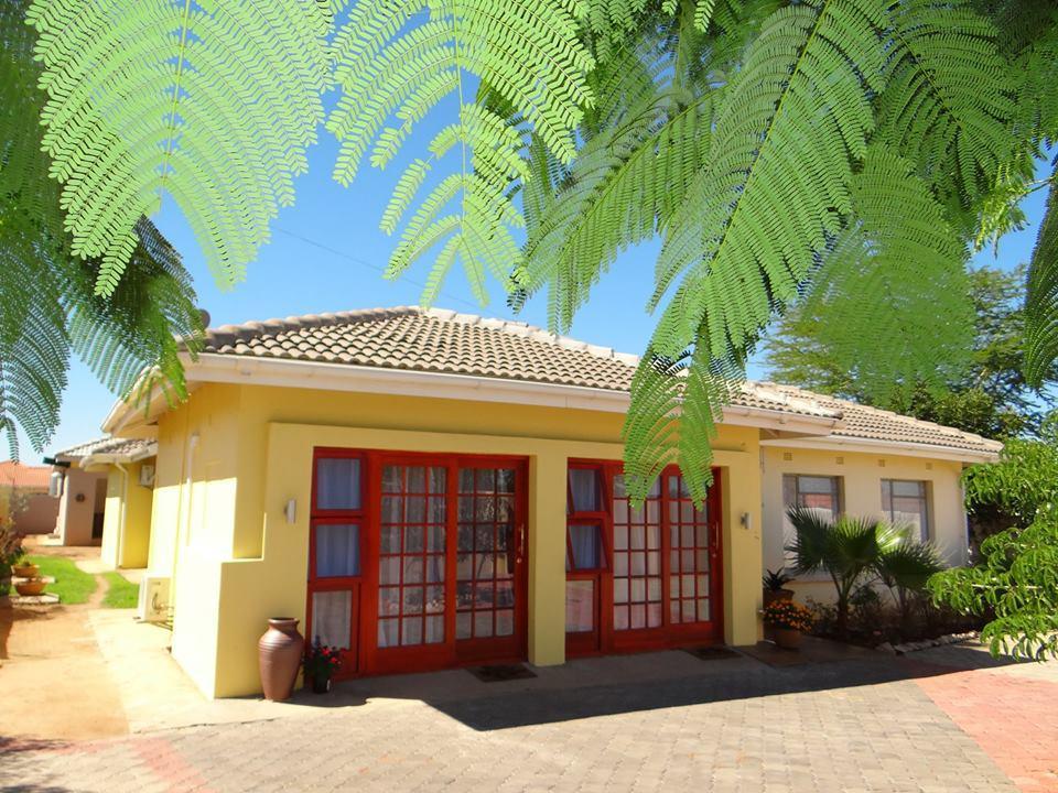 Sunflower Court Bed And Breakfast Gaborone Exterior photo